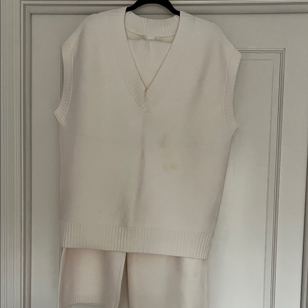 H&M Off-White Sleeveless Knit Ensemble
